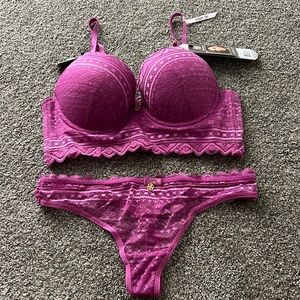 Daisy Fuentes lingerie set